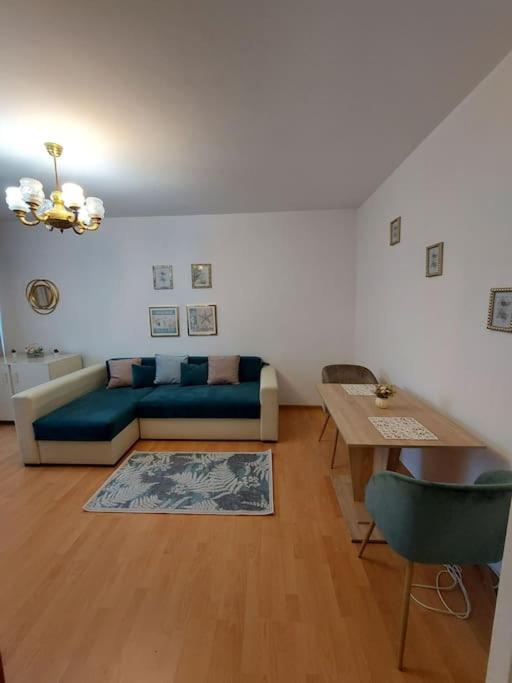 Garsoniera Centrala Renovata Bukarest Exteriör bild